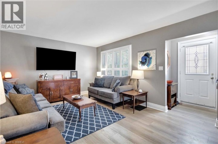 Photo 12 at 21 Sussex Avenue, Terrace Hill, Brantford