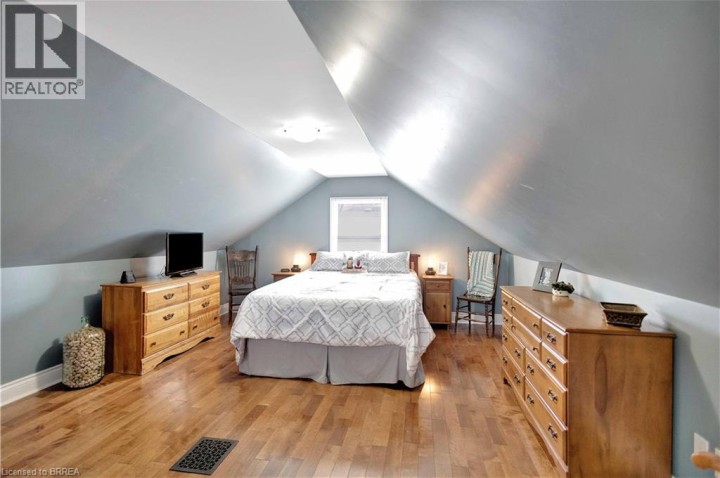 Photo 17 at 21 Sussex Avenue, Terrace Hill, Brantford