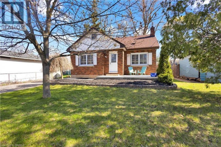 Photo 2 at 21 Sussex Avenue, Terrace Hill, Brantford