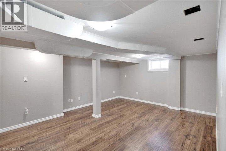 Photo 20 at 21 Sussex Avenue, Terrace Hill, Brantford