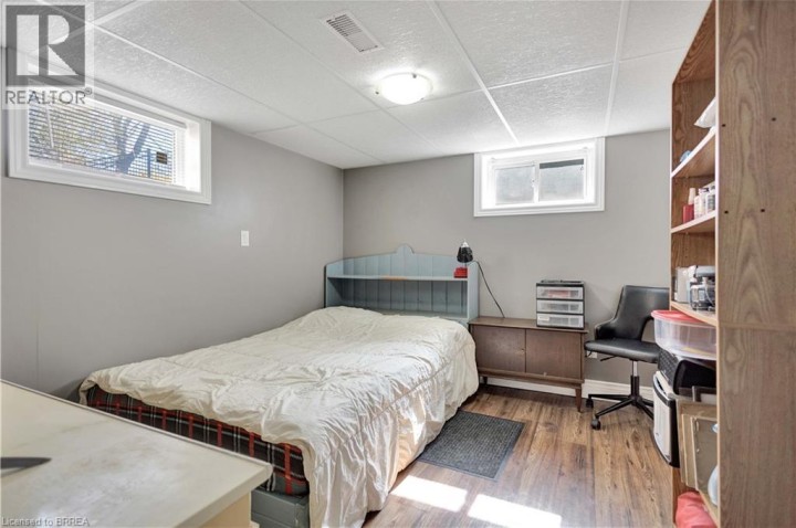 Photo 23 at 21 Sussex Avenue, Terrace Hill, Brantford