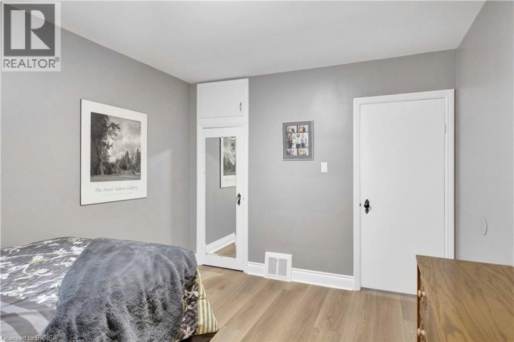 Photo 24 at 21 Sussex Avenue, Terrace Hill, Brantford