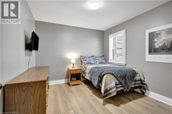 Photo 25 at 21 Sussex Avenue, Terrace Hill, Brantford