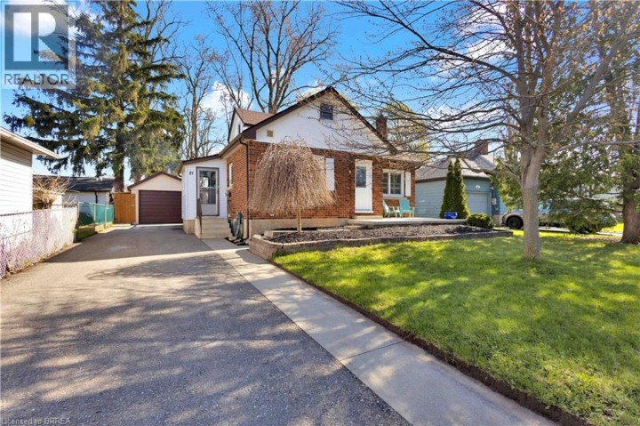 Photo 3 at 21 Sussex Avenue, Terrace Hill, Brantford