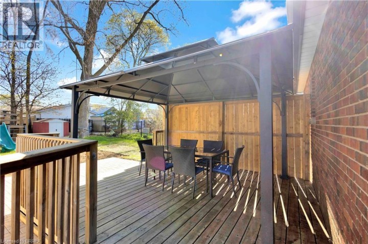 Photo 31 at 21 Sussex Avenue, Terrace Hill, Brantford