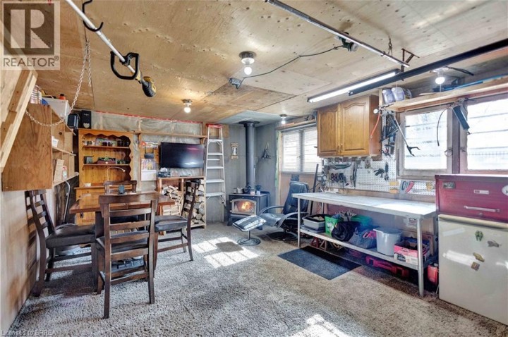 Photo 33 at 21 Sussex Avenue, Terrace Hill, Brantford