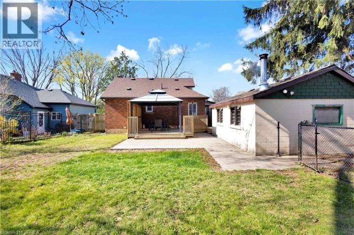 Photo 35 at 21 Sussex Avenue, Terrace Hill, Brantford