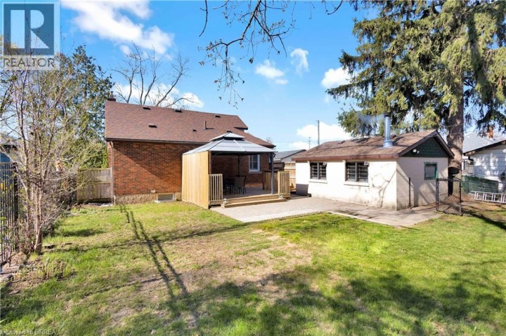 Photo 36 at 21 Sussex Avenue, Terrace Hill, Brantford