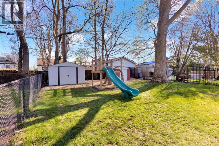 Photo 37 at 21 Sussex Avenue, Terrace Hill, Brantford