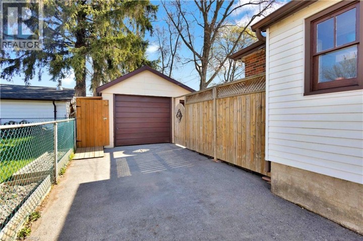 Photo 41 at 21 Sussex Avenue, Terrace Hill, Brantford