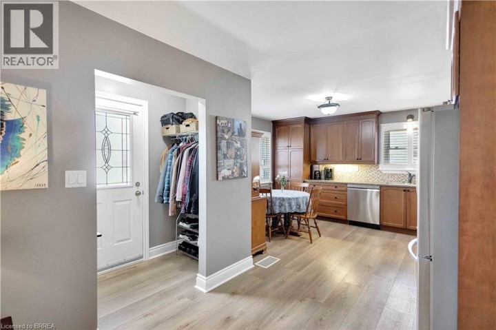 Photo 5 at 21 Sussex Avenue, Terrace Hill, Brantford