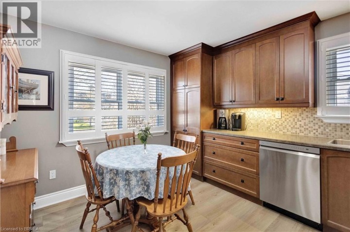 Photo 7 at 21 Sussex Avenue, Terrace Hill, Brantford