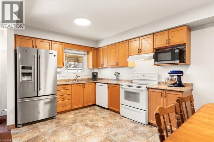 Photo 12 at 92 Snowdrop Crescent, Laurentian Hills / Country Hills W, Kitchener