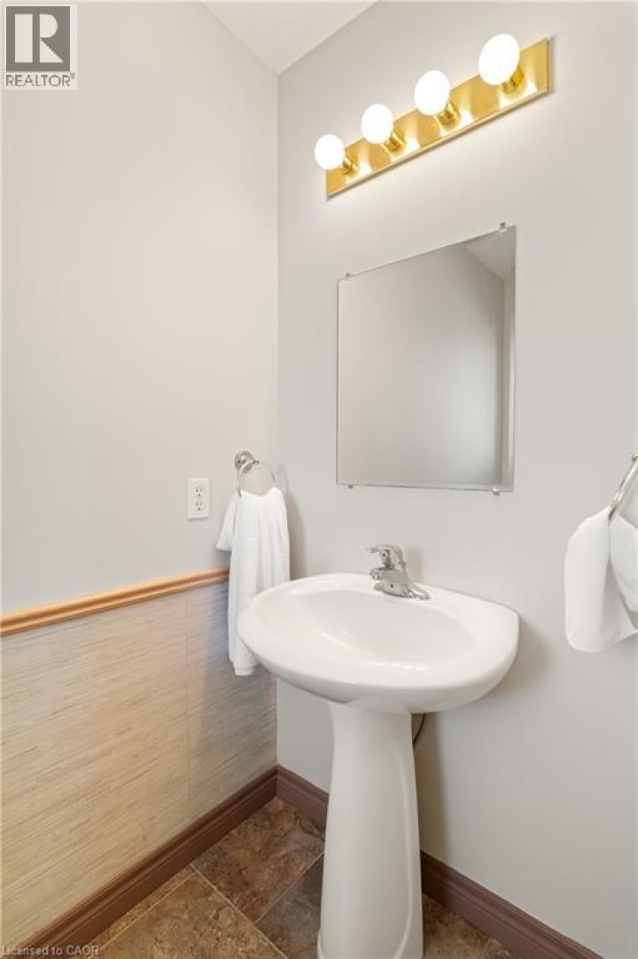 Photo 7 at 92 Snowdrop Crescent, Laurentian Hills / Country Hills W, Kitchener