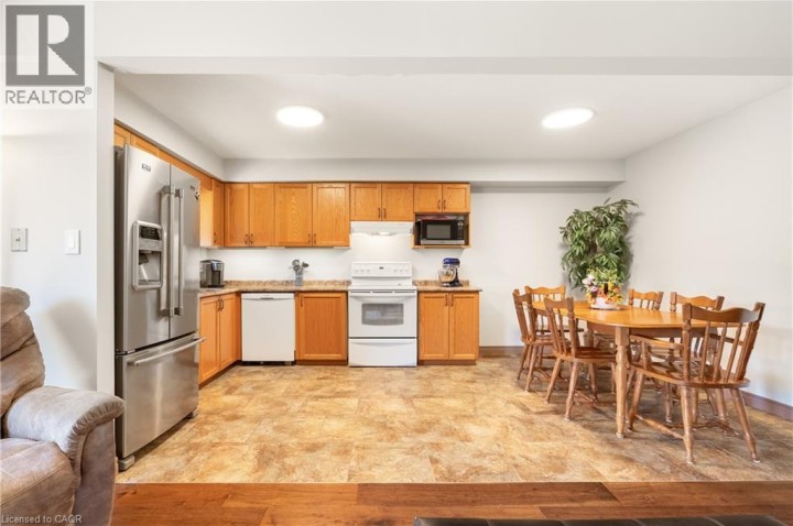 Photo 10 at 92 Snowdrop Crescent, Laurentian Hills / Country Hills W, Kitchener