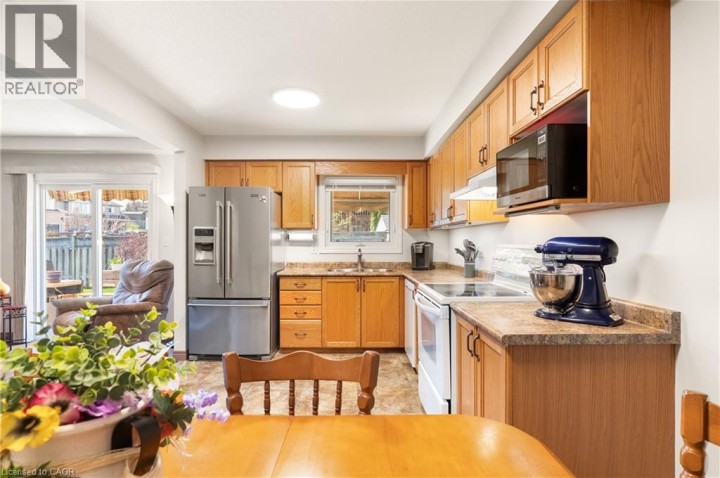 Photo 13 at 92 Snowdrop Crescent, Laurentian Hills / Country Hills W, Kitchener
