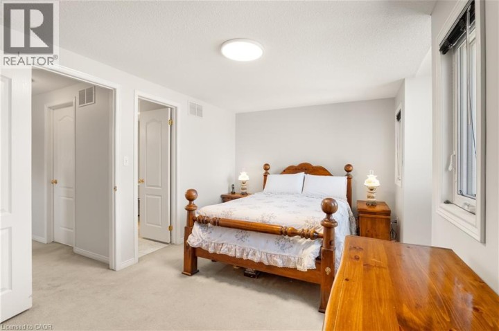 Photo 27 at 92 Snowdrop Crescent, Laurentian Hills / Country Hills W, Kitchener