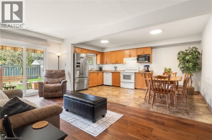 Photo 9 at 92 Snowdrop Crescent, Laurentian Hills / Country Hills W, Kitchener