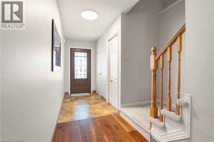 Photo 6 at 92 Snowdrop Crescent, Laurentian Hills / Country Hills W, Kitchener