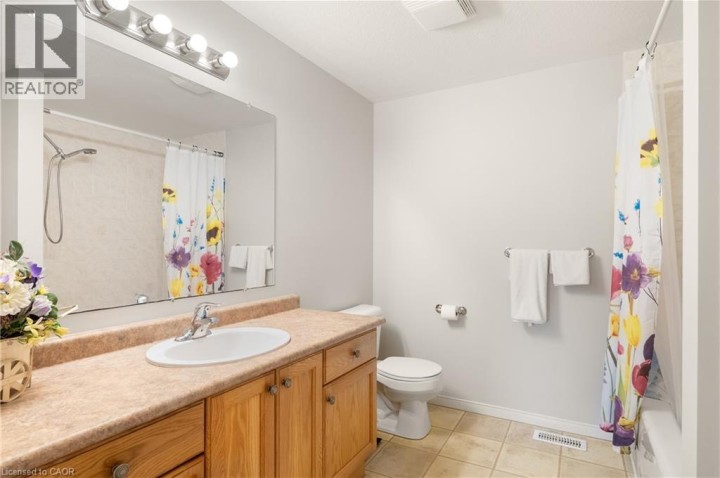 Photo 24 at 92 Snowdrop Crescent, Laurentian Hills / Country Hills W, Kitchener