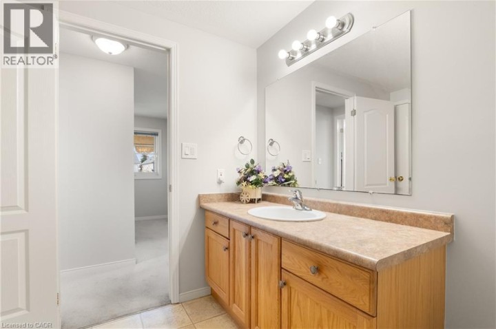 Photo 25 at 92 Snowdrop Crescent, Laurentian Hills / Country Hills W, Kitchener