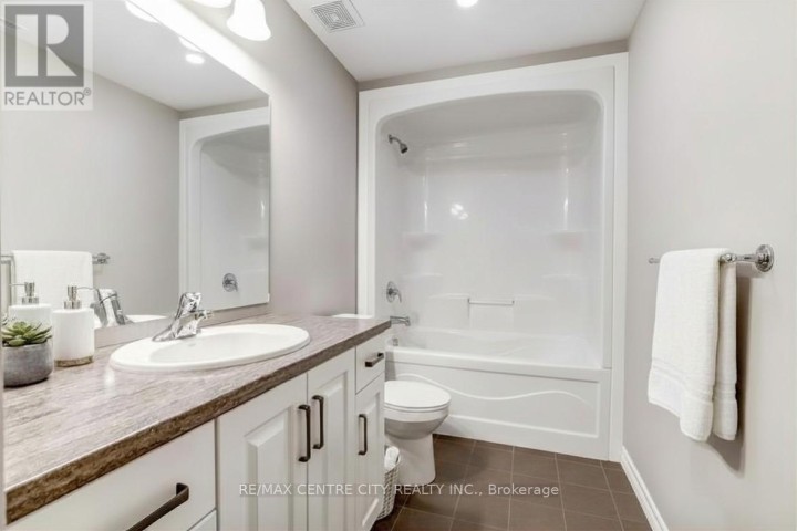 Photo 27 at 5 - 120 Southgate Parkway, St. Thomas