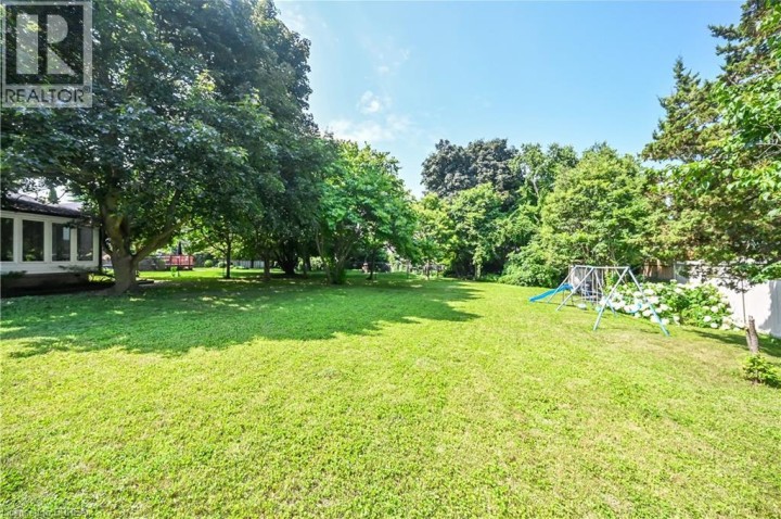 Photo 9 at 10 Fieldstone Circle, Brier Park, Brantford