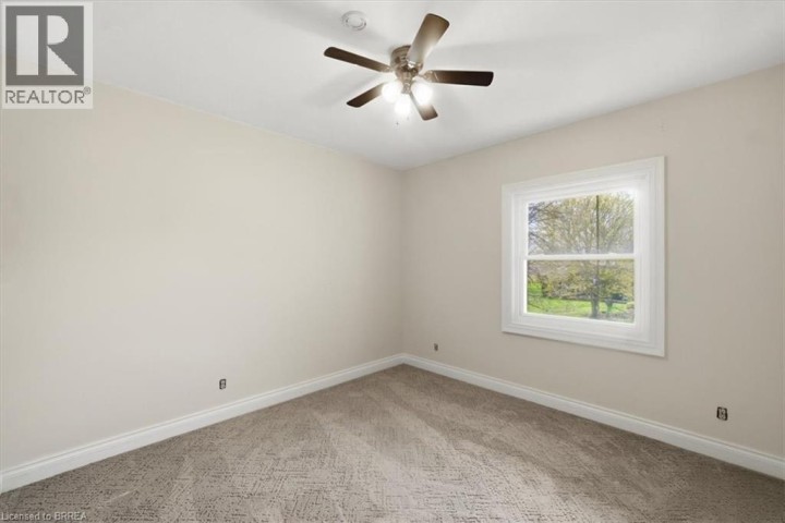 Photo 33 at 10 Fieldstone Circle, Brier Park, Brantford