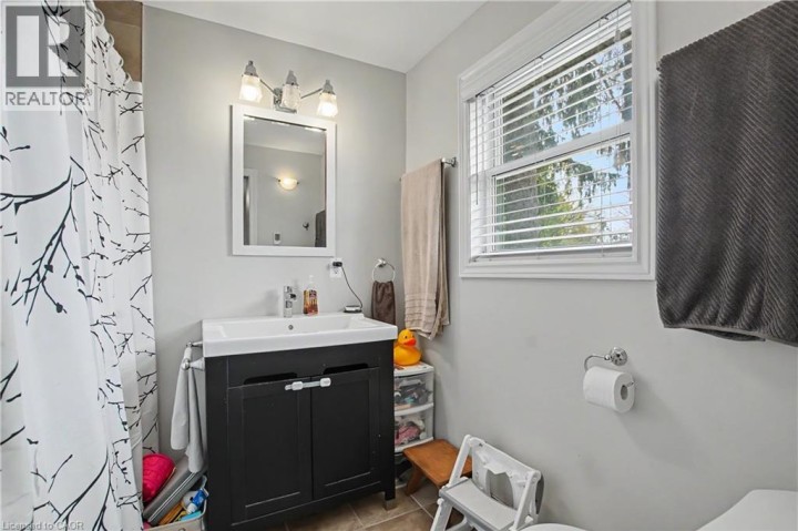Photo 16 at 241 Guelph Avenue, Blackbridge / Fisher Mills / Glenchristie / Hagey / Silver Heights, Cambridge