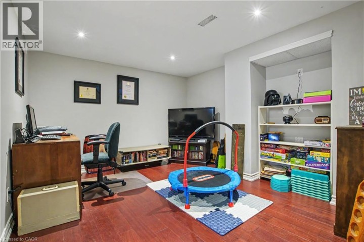 Photo 17 at 241 Guelph Avenue, Blackbridge / Fisher Mills / Glenchristie / Hagey / Silver Heights, Cambridge