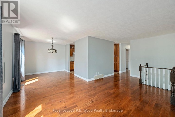 Photo 13 at 5 Kamps Crescent, Tillsonburg