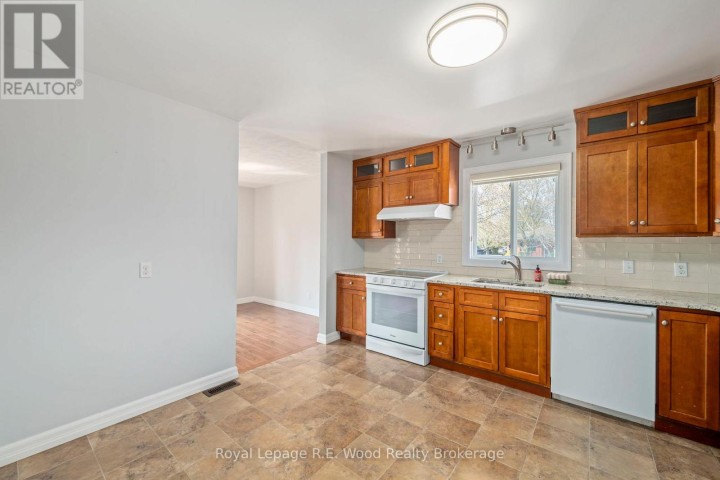 Photo 15 at 5 Kamps Crescent, Tillsonburg