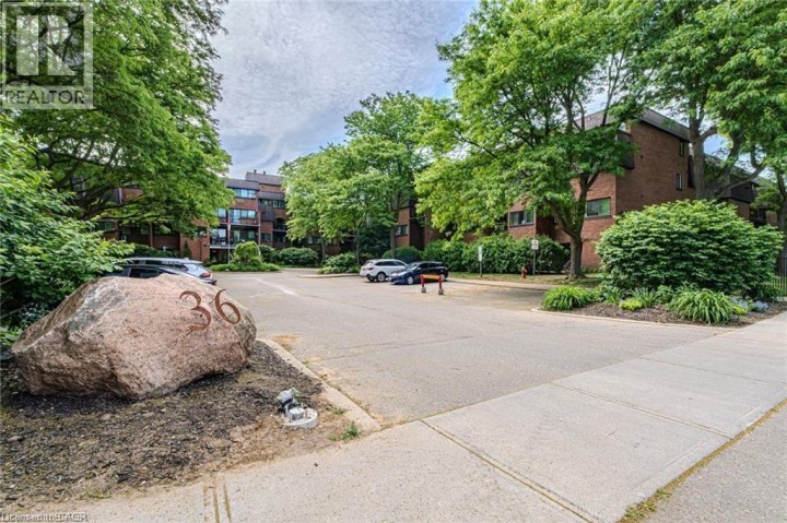 Photo 1 at 334 - 36 Hayhurst Road, Fairview / Greenbrier, Brantford