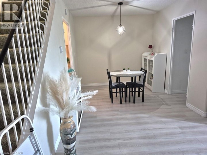 Photo 11 at 334 - 36 Hayhurst Road, Fairview / Greenbrier, Brantford