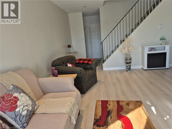 Photo 9 at 334 - 36 Hayhurst Road, Fairview / Greenbrier, Brantford
