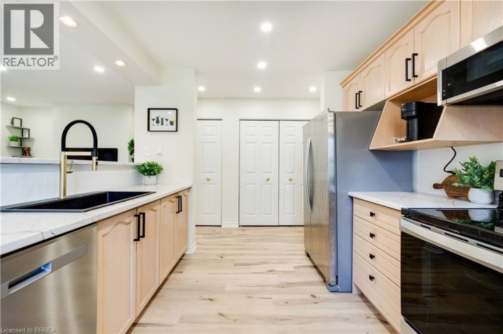 Photo 5 at 4 - 608 Grey Street, Echo Place, Brantford