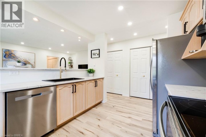 Photo 7 at 4 - 608 Grey Street, Echo Place, Brantford