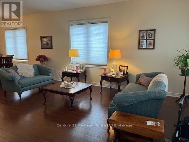 Photo 4 at 1 - 21 Balazs Court, Tillsonburg