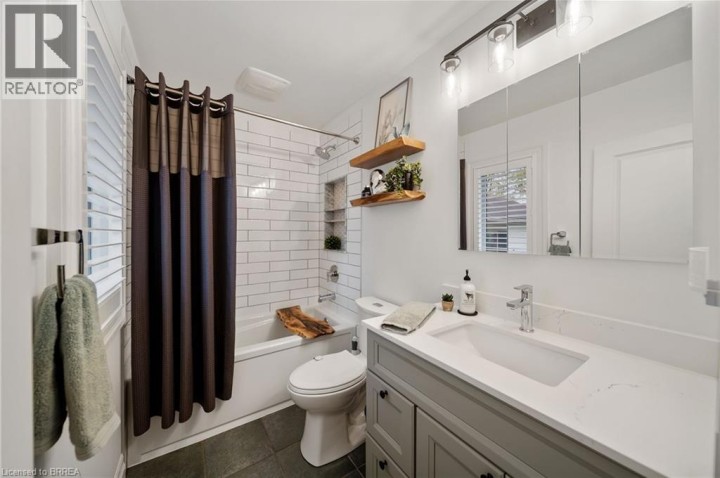Photo 15 at 7 Northalaton Street, Queensway / Grove, Brantford
