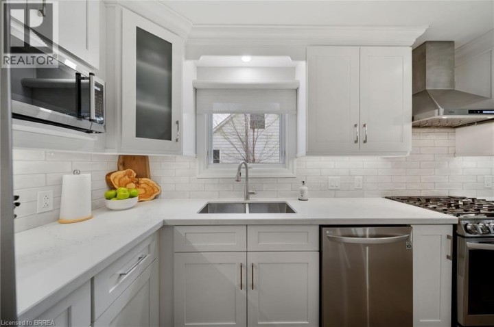 Photo 8 at 7 Northalaton Street, Queensway / Grove, Brantford