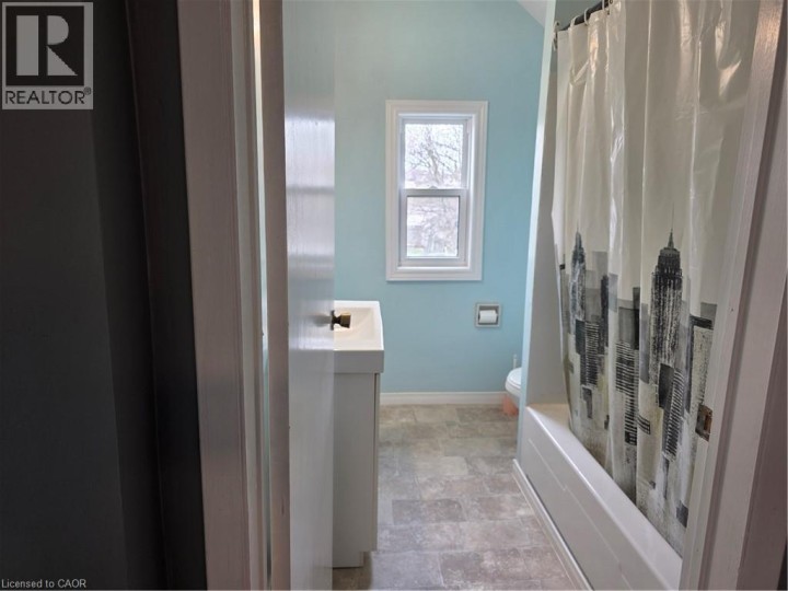 Photo 30 at 182 Marlborough Street, East Ward, Brantford