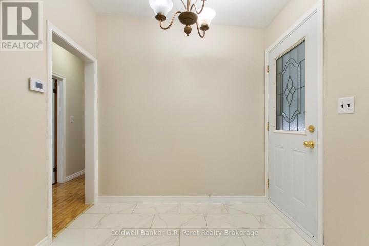 Photo 4 at 105 Queen Street, Tillsonburg