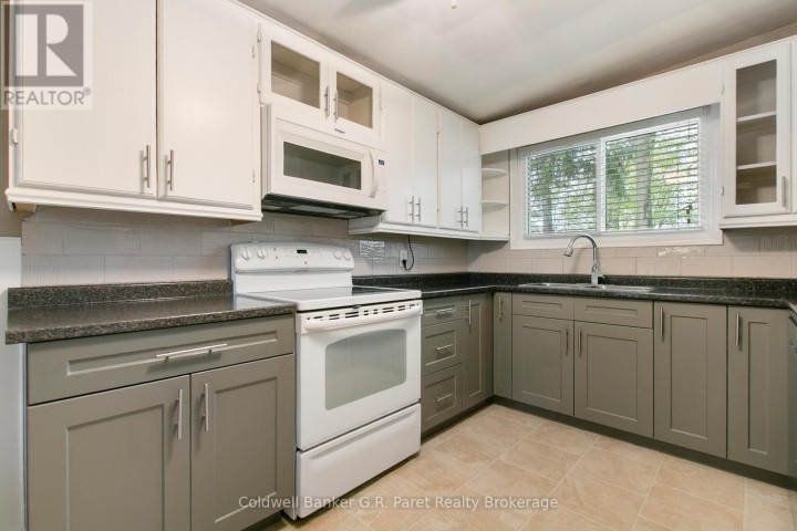 Photo 5 at 105 Queen Street, Tillsonburg