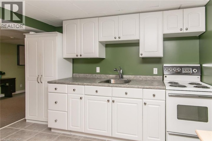 Photo 30 at 34 Blackhorne Crescent, Laurentian Hills / Country Hills W, Kitchener