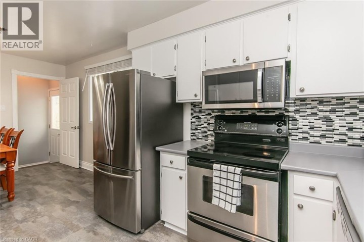 Photo 13 at 34 Blackhorne Crescent, Laurentian Hills / Country Hills W, Kitchener