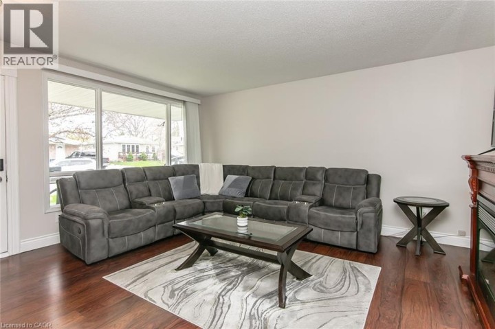 Photo 5 at 34 Blackhorne Crescent, Laurentian Hills / Country Hills W, Kitchener