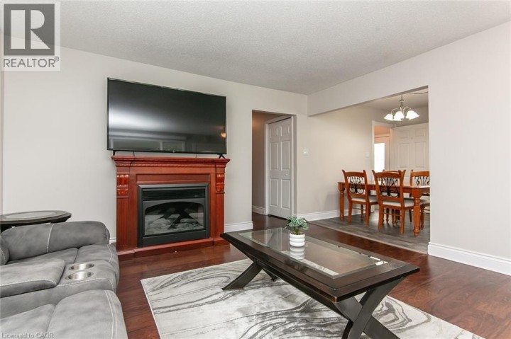 Photo 7 at 34 Blackhorne Crescent, Laurentian Hills / Country Hills W, Kitchener