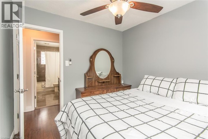 Photo 18 at 34 Blackhorne Crescent, Laurentian Hills / Country Hills W, Kitchener