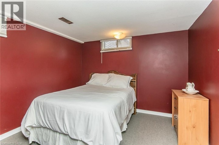 Photo 34 at 34 Blackhorne Crescent, Laurentian Hills / Country Hills W, Kitchener