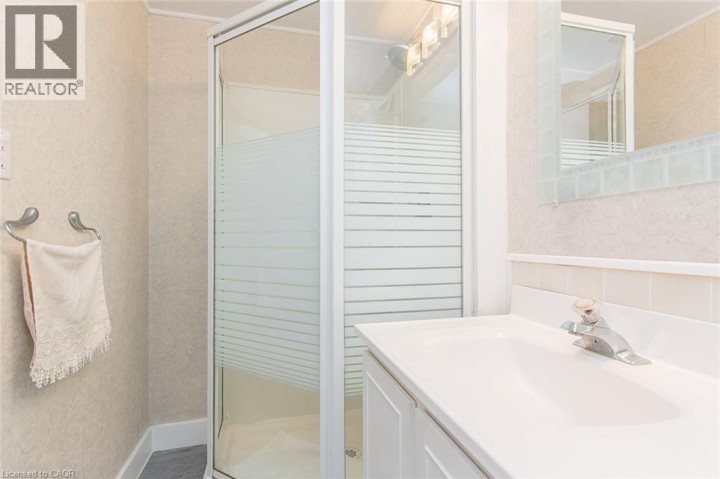 Photo 33 at 34 Blackhorne Crescent, Laurentian Hills / Country Hills W, Kitchener